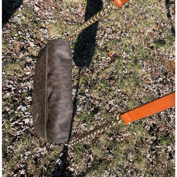 Michael Kors Monogram Crossbody Chain - Picture 7 of 14